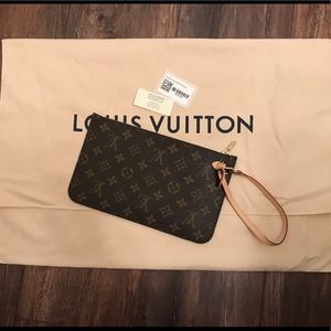 LV WRISTLET
